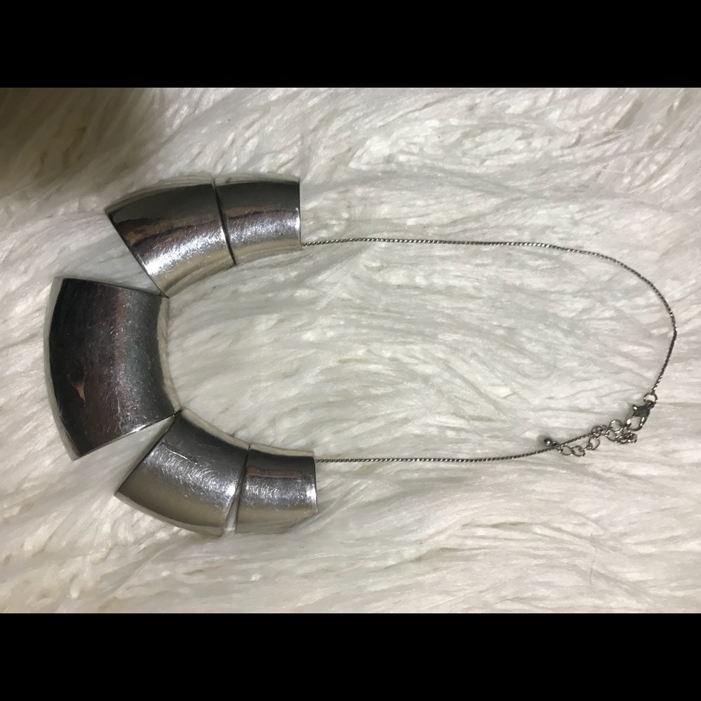 Women’s necklace